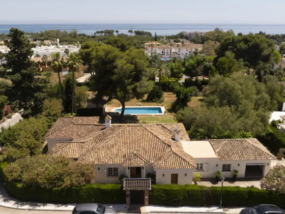 Paraiso Medio 11 - Two Properties, One Exceptional Opportunity — El Paraíso, Estepona