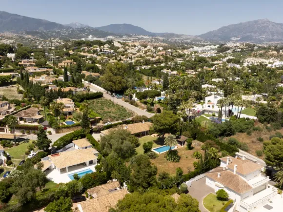 Paraiso Medio 11 - Two Properties, One Exceptional Opportunity — El Paraíso, Estepona