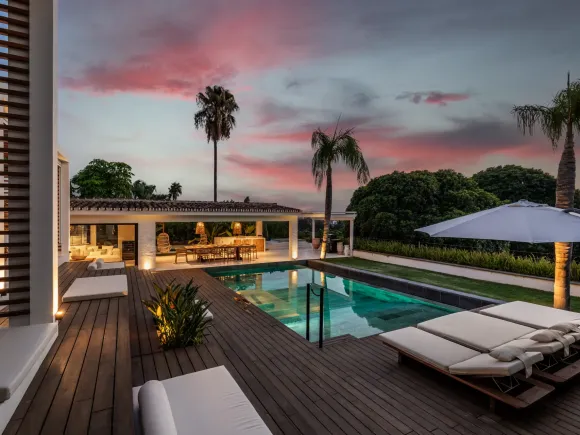 Villa Nazari - Frontline golf villa in an exclusive gated community in Nueva Andalucia