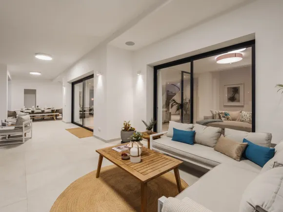 Villa Andrea - Frontline Golf Contemporary Villa in Santa Maria Golf, Elviria