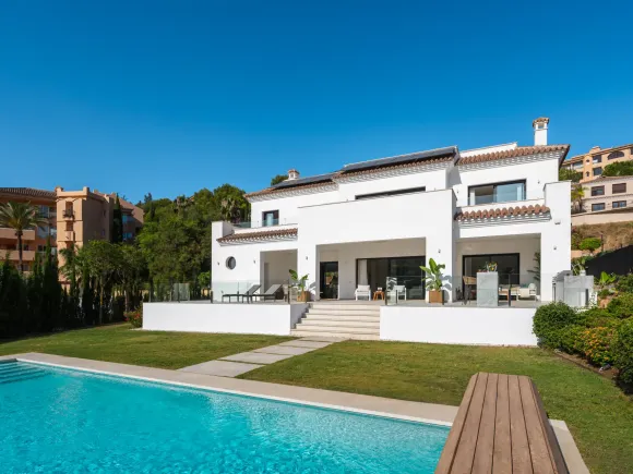 Villa Andrea - Frontline Golf Contemporary Villa in Santa Maria Golf, Elviria