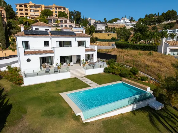 Villa Andrea - Frontline Golf Contemporary Villa in Santa Maria Golf, Elviria