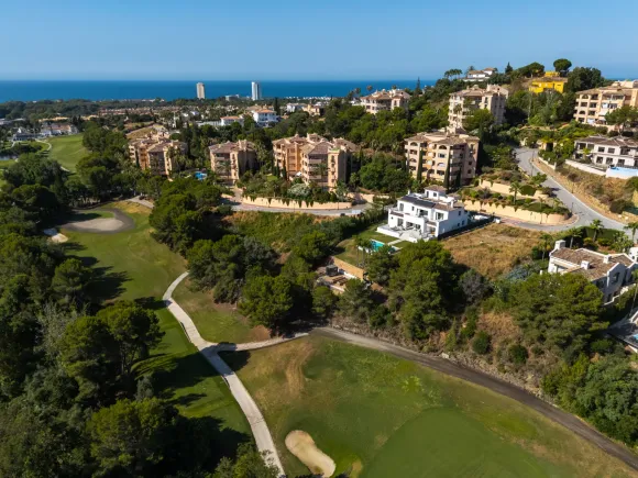 Villa Andrea - Frontline Golf Contemporary Villa in Santa Maria Golf, Elviria