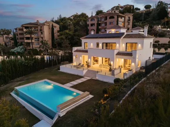 Villa Andrea - Frontline Golf Contemporary Villa in Santa Maria Golf, Elviria