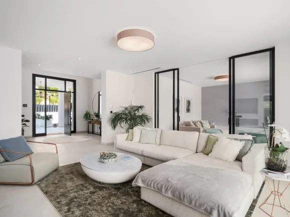 Villa Andrea - Frontline Golf Contemporary Villa in Santa Maria Golf, Elviria