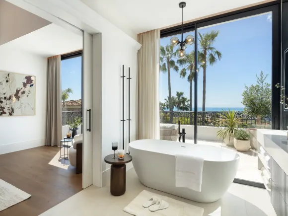 Villa Fortuna – Villa with Golf and Sea Views in Los Arqueros, Marbella