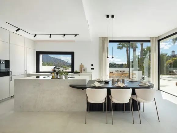 Villa Fortuna – Villa with Golf and Sea Views in Los Arqueros, Marbella