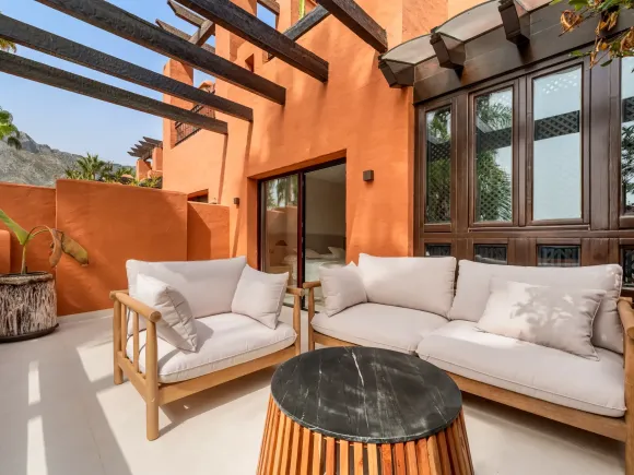 Altos de Puente Romano 13 – Renovated Townhouse on Marbella’s Golden Mile
