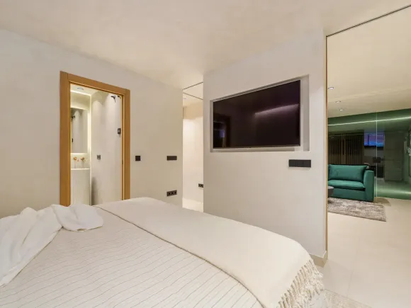Altos de Puente Romano 13 – Renovated Townhouse on Marbella’s Golden Mile