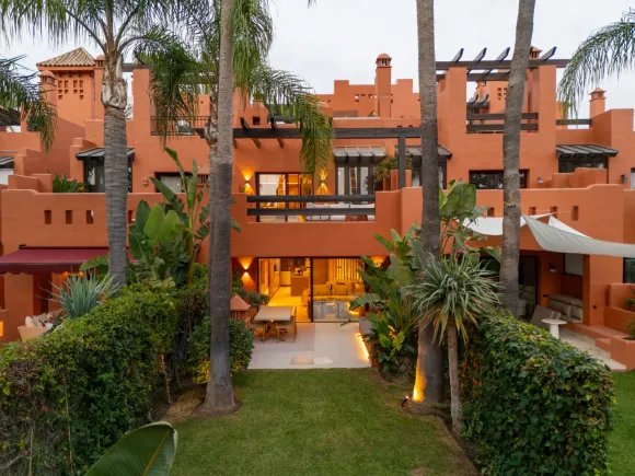 Altos de Puente Romano 13 – Renovated Townhouse on Marbella’s Golden Mile
