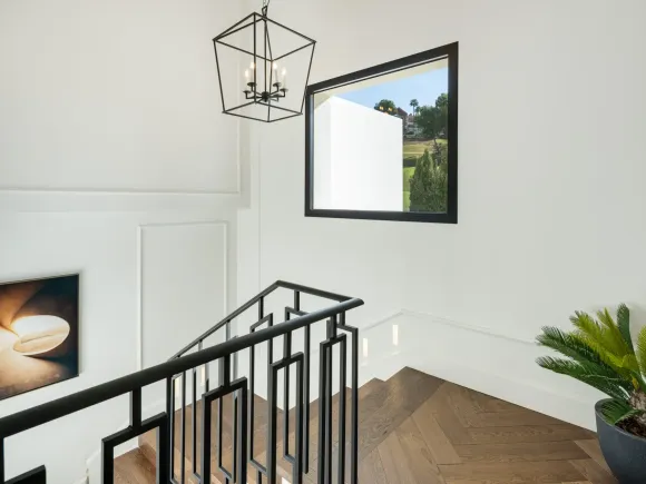 Villa Malibu – Modern Elegance in Nueva Andalucía’s Golf Valley