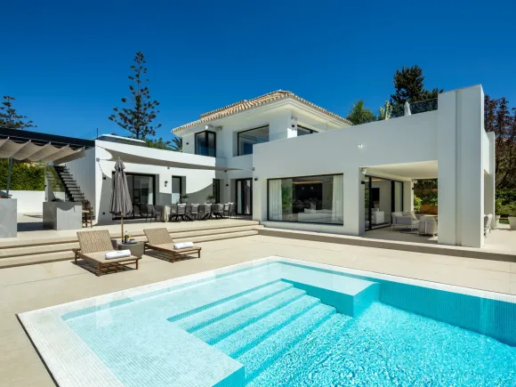 Villa Malibu – Modern Elegance in Nueva Andalucía’s Golf Valley