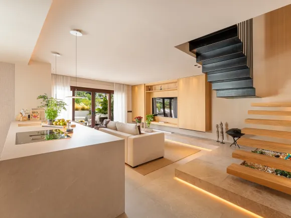 Penthouse Estelle – A Renovated Luxury Duplex on Marbella’s Golden Mile