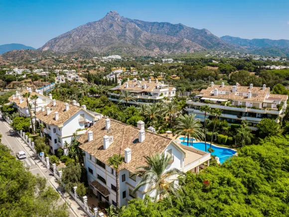 Penthouse Estelle – A Renovated Luxury Duplex on Marbella’s Golden Mile