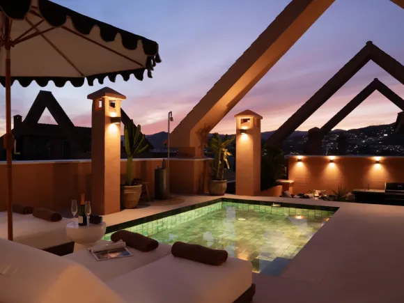 Magna 146 - Fully renovated penthouse with private pool