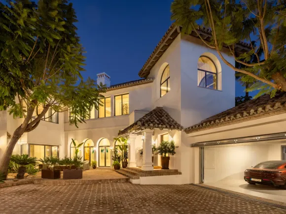 Villa Aguila – Modern Comfort with Andalusian Charm in La Quinta