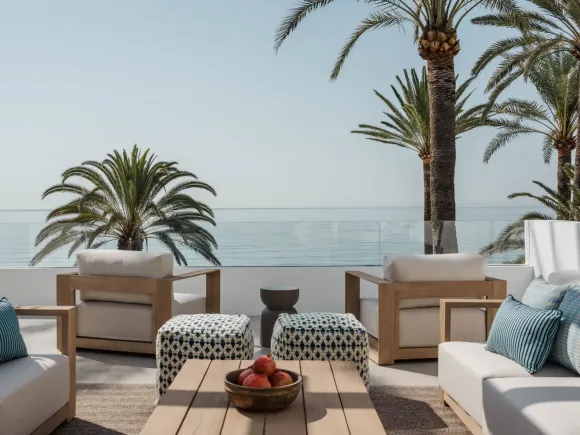 Beachfront semi-detached house on the Golden Mile