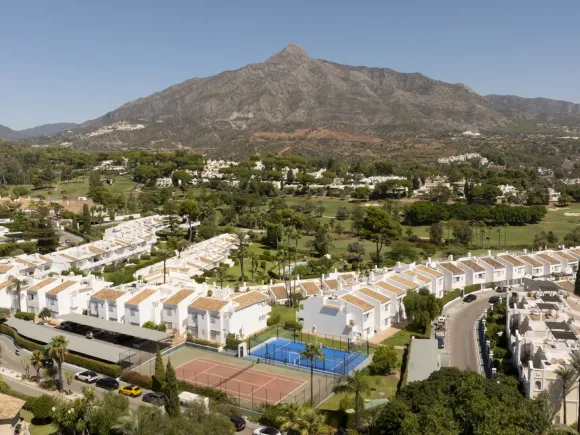 Los Dragos 28 - Duplex Penthouse in Marbella's Golf Valley