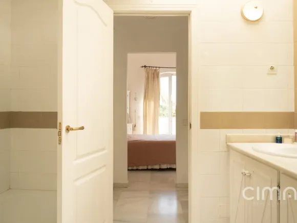Frontline golf townhouse in Guadalmina Alta