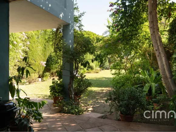 Frontline golf townhouse in Guadalmina Alta