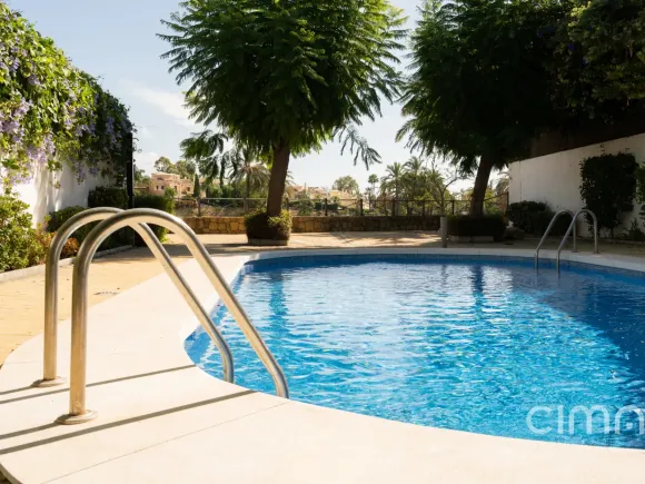 Frontline golf townhouse in Guadalmina Alta