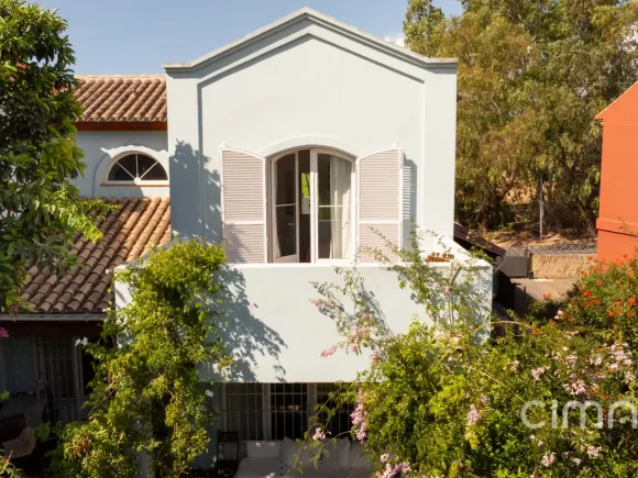 Frontline golf townhouse in Guadalmina Alta
