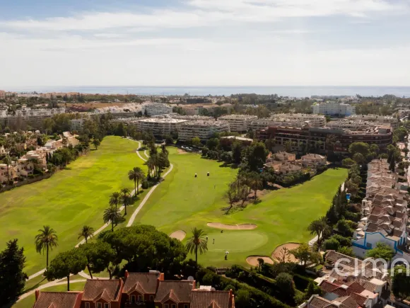 Frontline golf townhouse in Guadalmina Alta