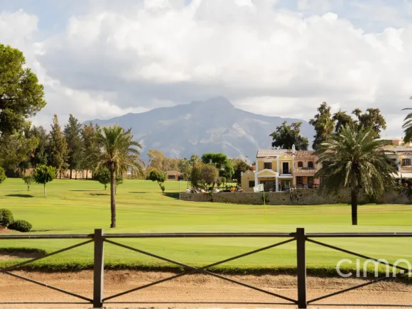 Frontline golf townhouse in Guadalmina Alta