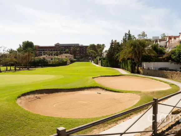 Frontline golf townhouse in Guadalmina Alta