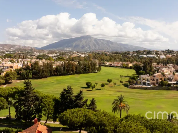 Frontline golf townhouse in Guadalmina Alta