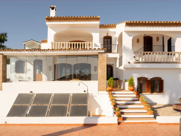 Charming family villa with panoramic sea views in Seghers, Estepona