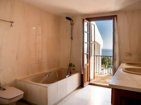Charming family villa with panoramic sea views in Seghers, Estepona