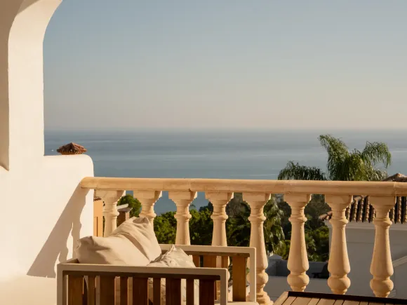 Charming family villa with panoramic sea views in Seghers, Estepona
