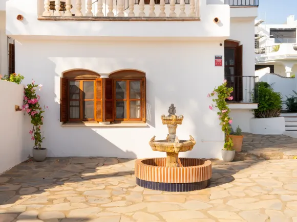 Charming family villa with panoramic sea views in Seghers, Estepona