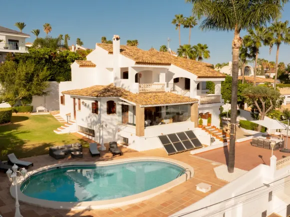Charming family villa with panoramic sea views in Seghers, Estepona