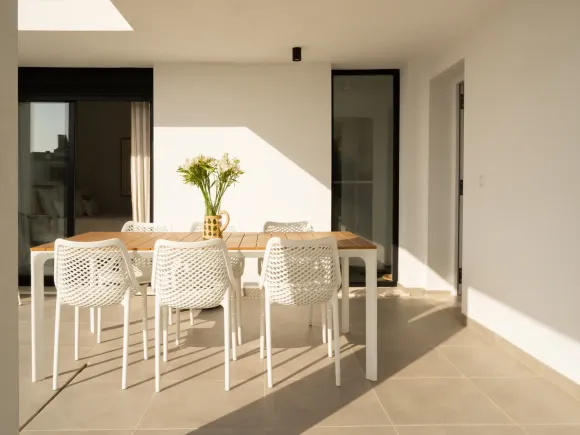 Contemporary 3-bedroom villa in Valle Romano