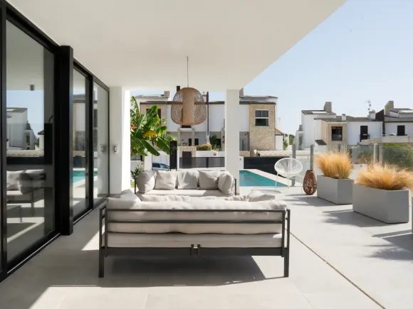 Contemporary 3-bedroom villa in Valle Romano