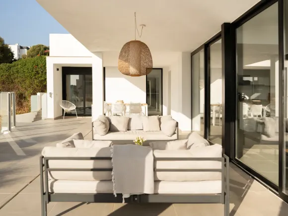 Contemporary 3-bedroom villa in Valle Romano