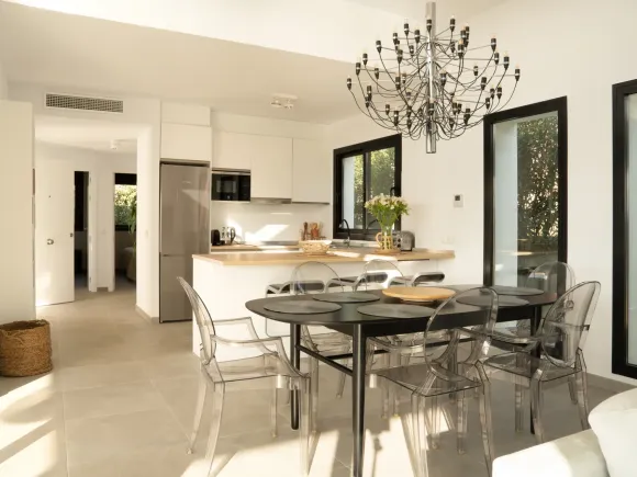 Contemporary 3-bedroom villa in Valle Romano