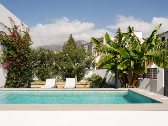 Contemporary 3-bedroom villa in Valle Romano