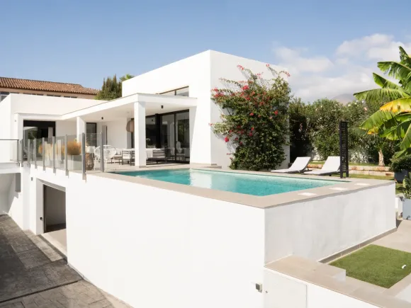 Contemporary 3-bedroom villa in Valle Romano
