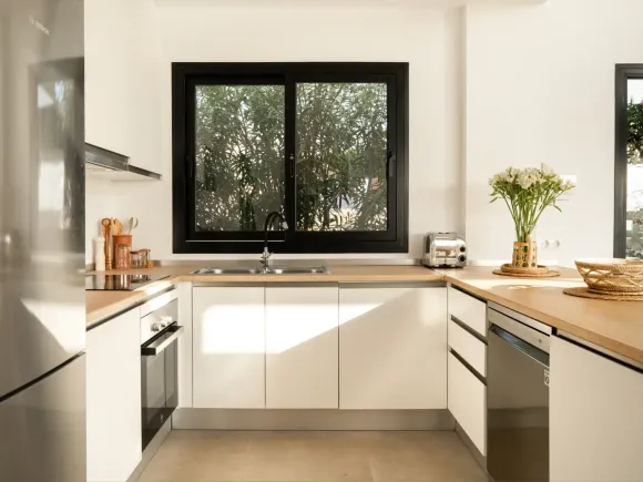 Contemporary 3-bedroom villa in Valle Romano