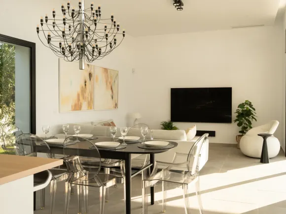 Contemporary 3-bedroom villa in Valle Romano