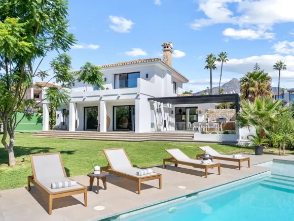 South-west facing elegant villa in Nueva Andalucía