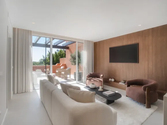 Refined Duplex Penthouse with Panoramic Views in Alminar, Nueva Andalucía