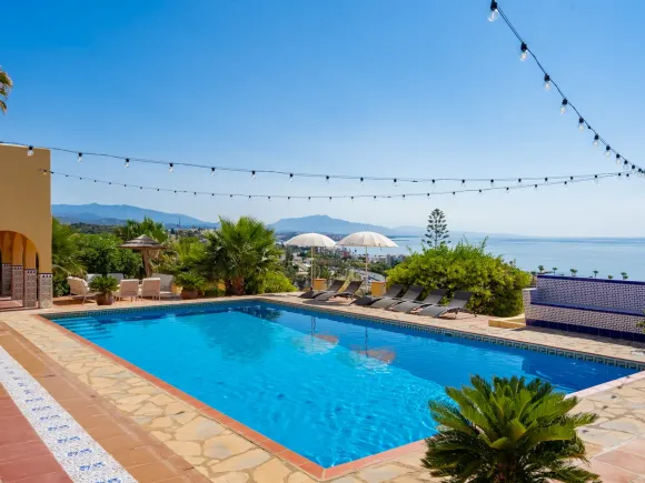 Villa Buenas Noches – Andalusian-Scandinavian Villa with Panoramic Sea Views, Estepona West