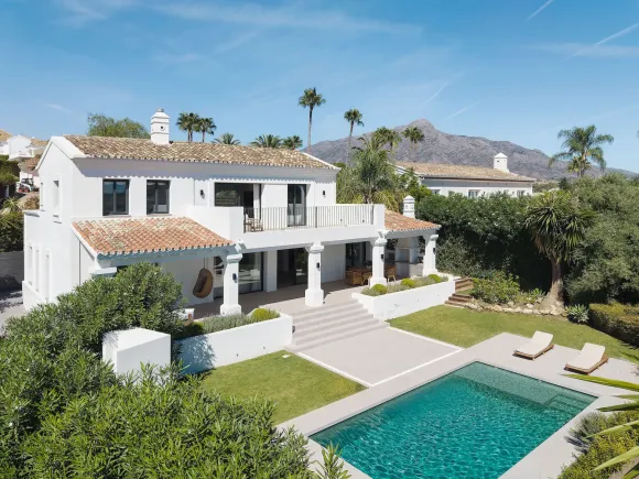 Villa Rosalia – Contemporary Elegance with Panoramic Sea Views in Nueva Andalucía