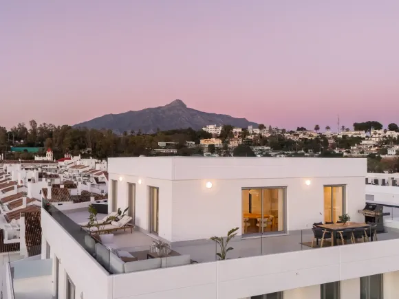 Penthouse with Panoramic Views in La Campana