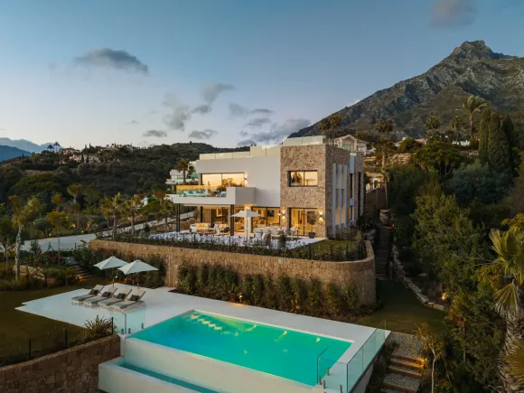 Luxury Villa with Sea Views in Marbella Hill Club