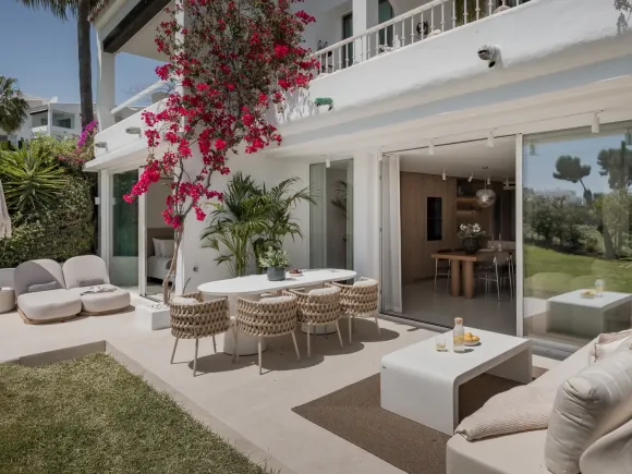 Casa Nyra – Refined Apartment Living in Aloha